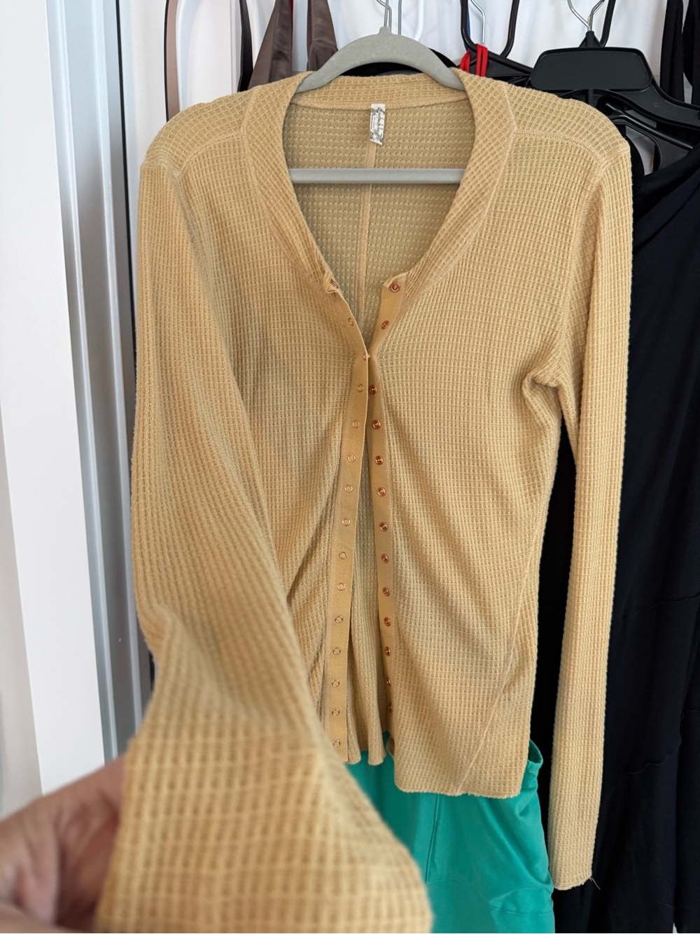 FREE P - XL - Henley / no damage that i can tell 
PLSSSSS REFRESH & WEAR !!!